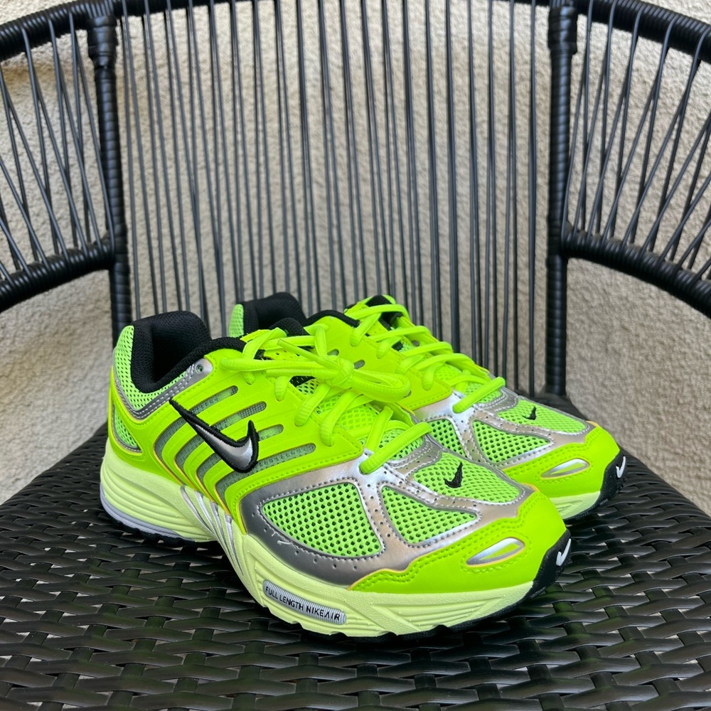 Size 6 Nike Air Pegasus 2005 Volt Lime Green Women’s Sneakers - Picture 2 of 9